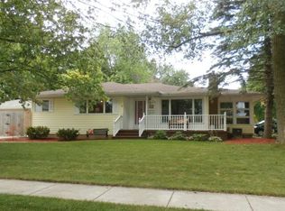 913 Airfield Ln, Midland, MI 48642