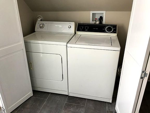 Mud Room - Laundry Closet
