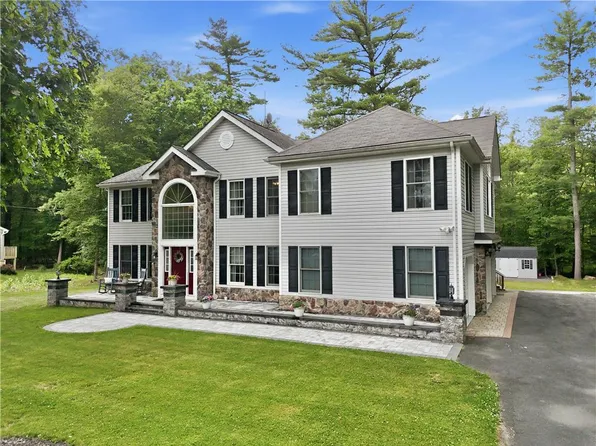316 Ash Ter, East Stroudsburg, PA 18301