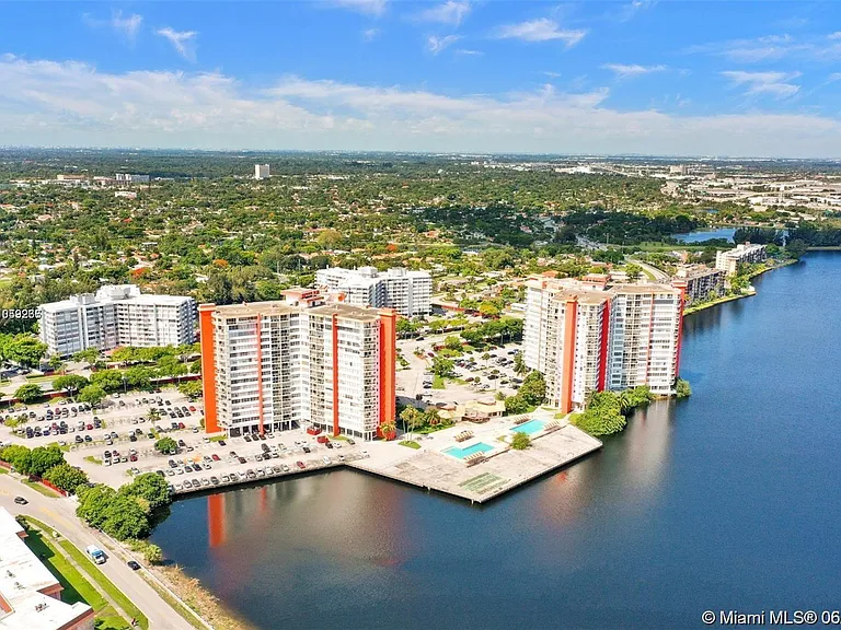 1301 NE Miami Gardens Dr #916 — Photo 8