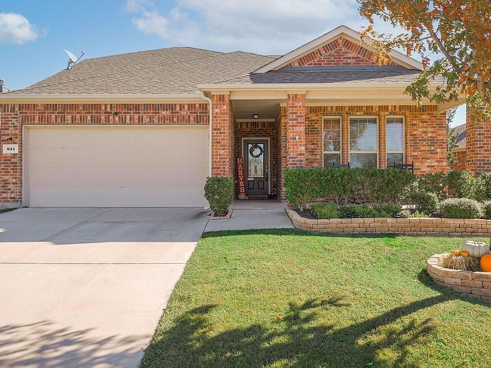 1st image of 821 Lancashire Ln