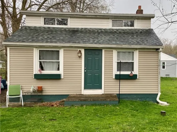 7279 Woodland Ave, Chagrin Falls, OH 44023