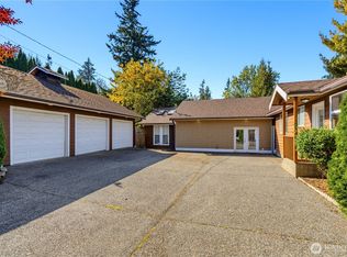 3326 Lakeway Dr, Bellingham, WA 98229