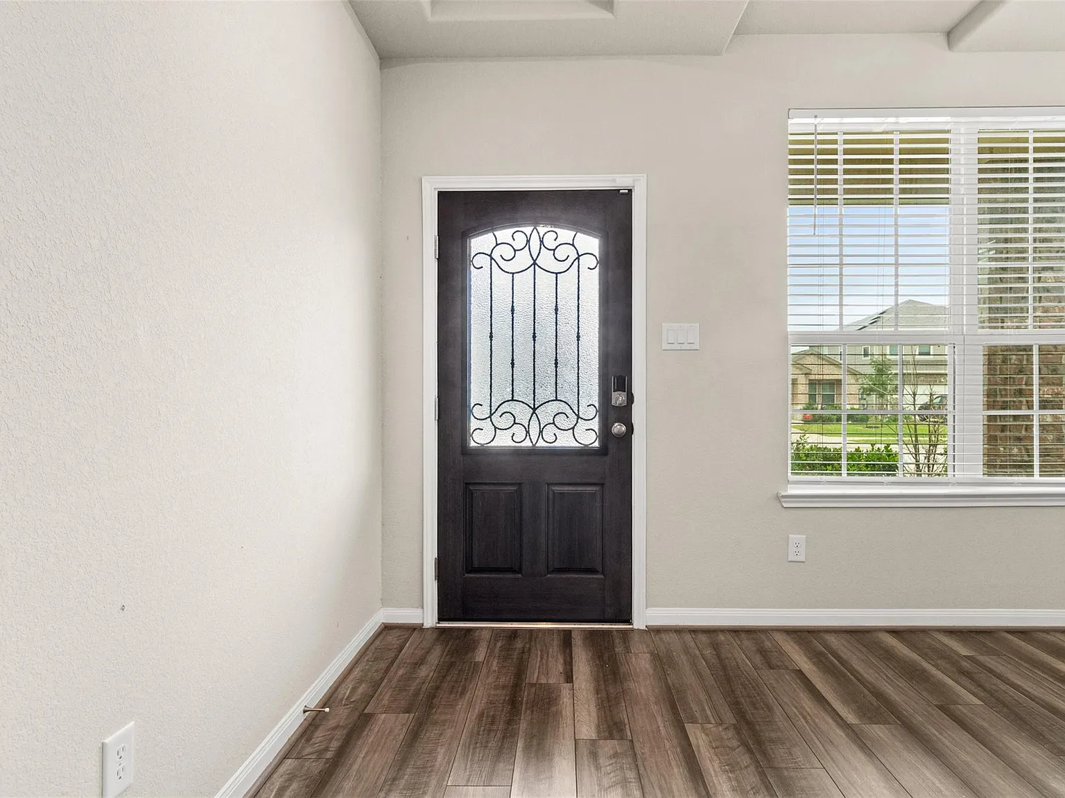 4 bed, 3.5 bath, 2880 sqft, $2,495 — Photo 3