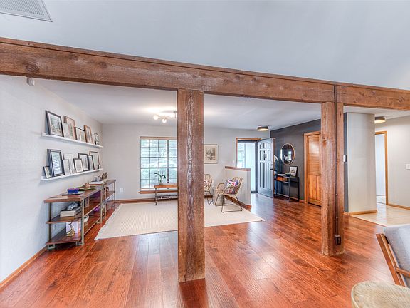 4th image of 2526 W 68th St