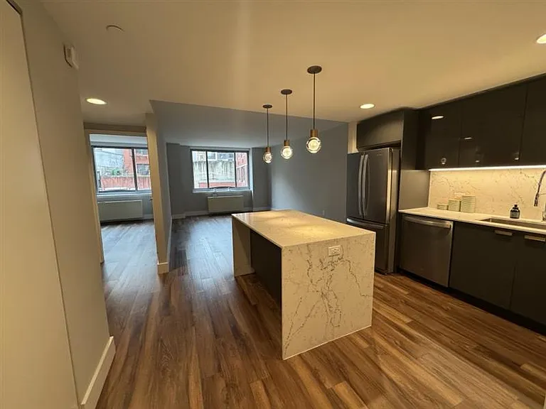 22 E 1st St #302 — Photo 1