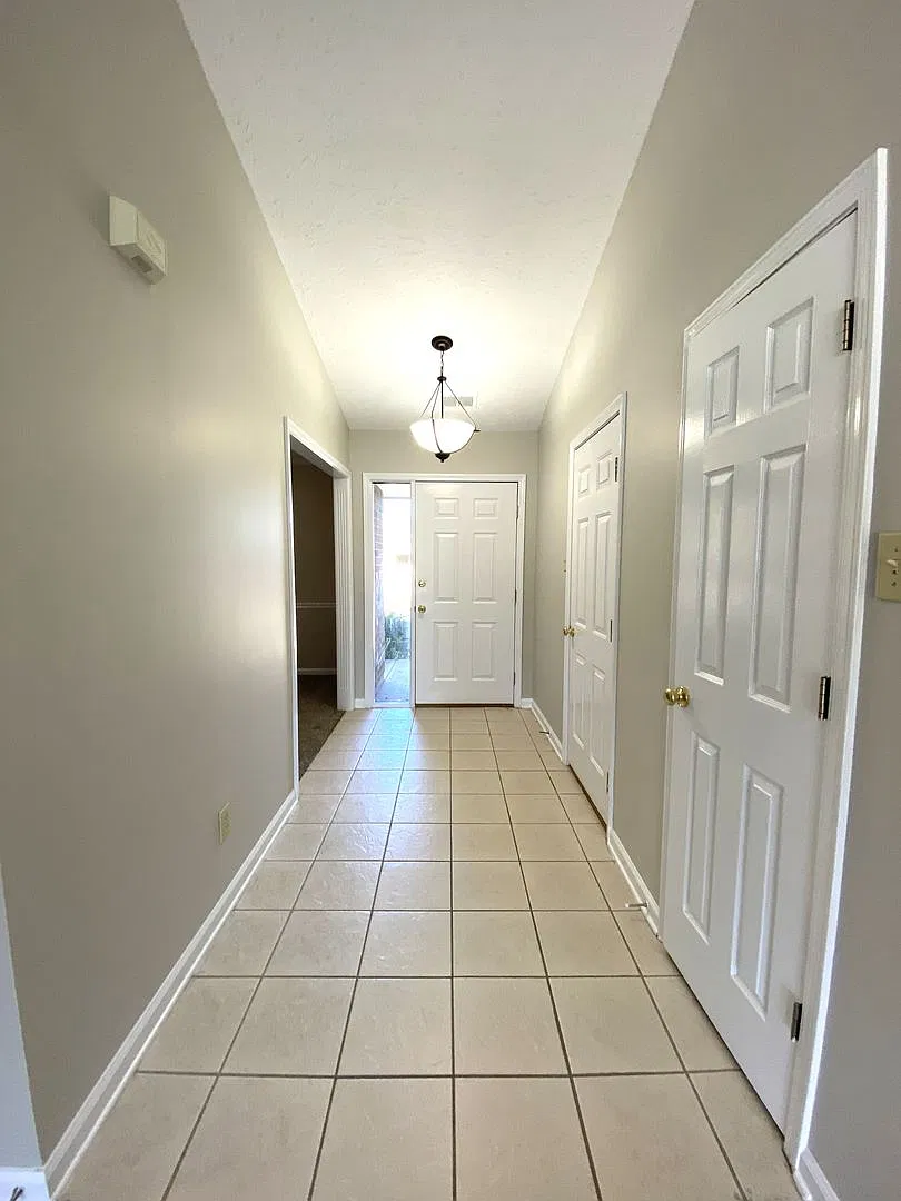 Short Term Rental 5-6 Months Ranch Home In Hamburg Area, Easy Access To Hamburg & Interstate 2026... — Photo 3