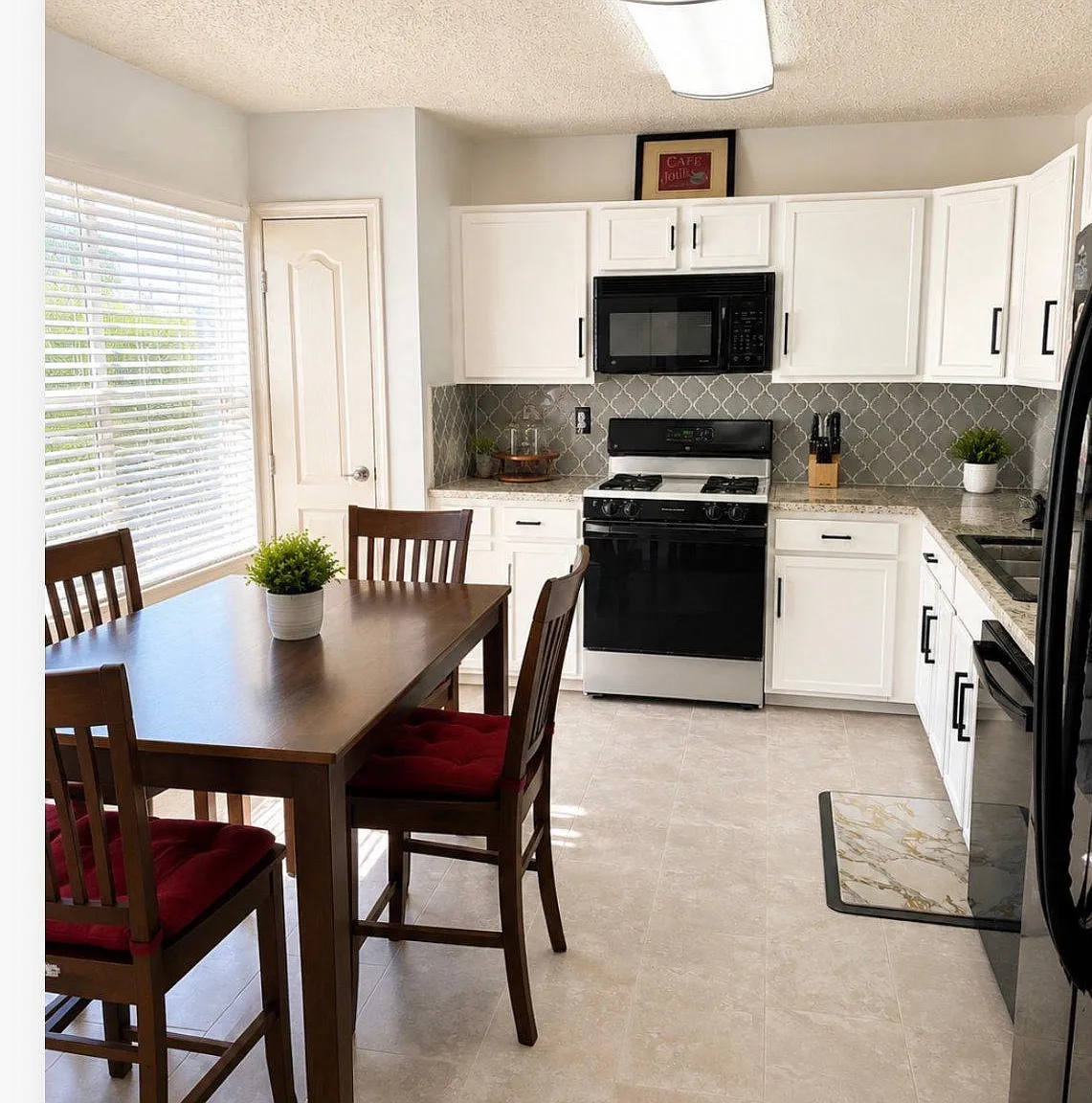 3 bed, 2.5 bath, 1496 sqft, $2,800 — Photo 2