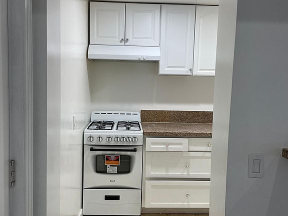 3rd image of 5208 Mecca Ave