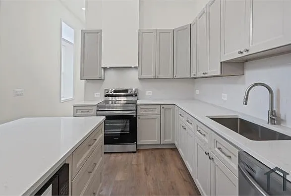 1723 E Lombard St — Photo 9