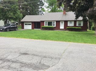 12 Frost Ln, Amherst, MA 01002