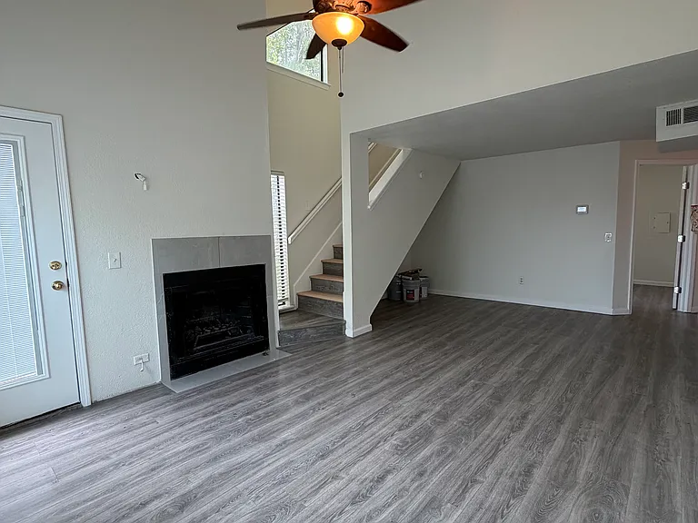 11520 N May Ave #206 — Photo 1