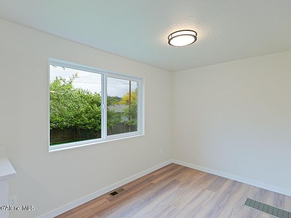 4th image of 3660 N 15th St