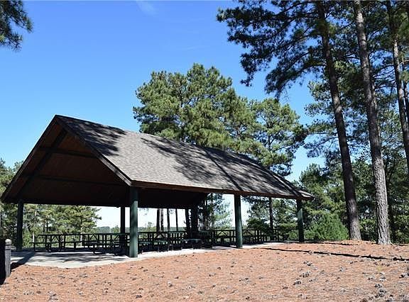 3rd image of 203 Rivercliff Dr E