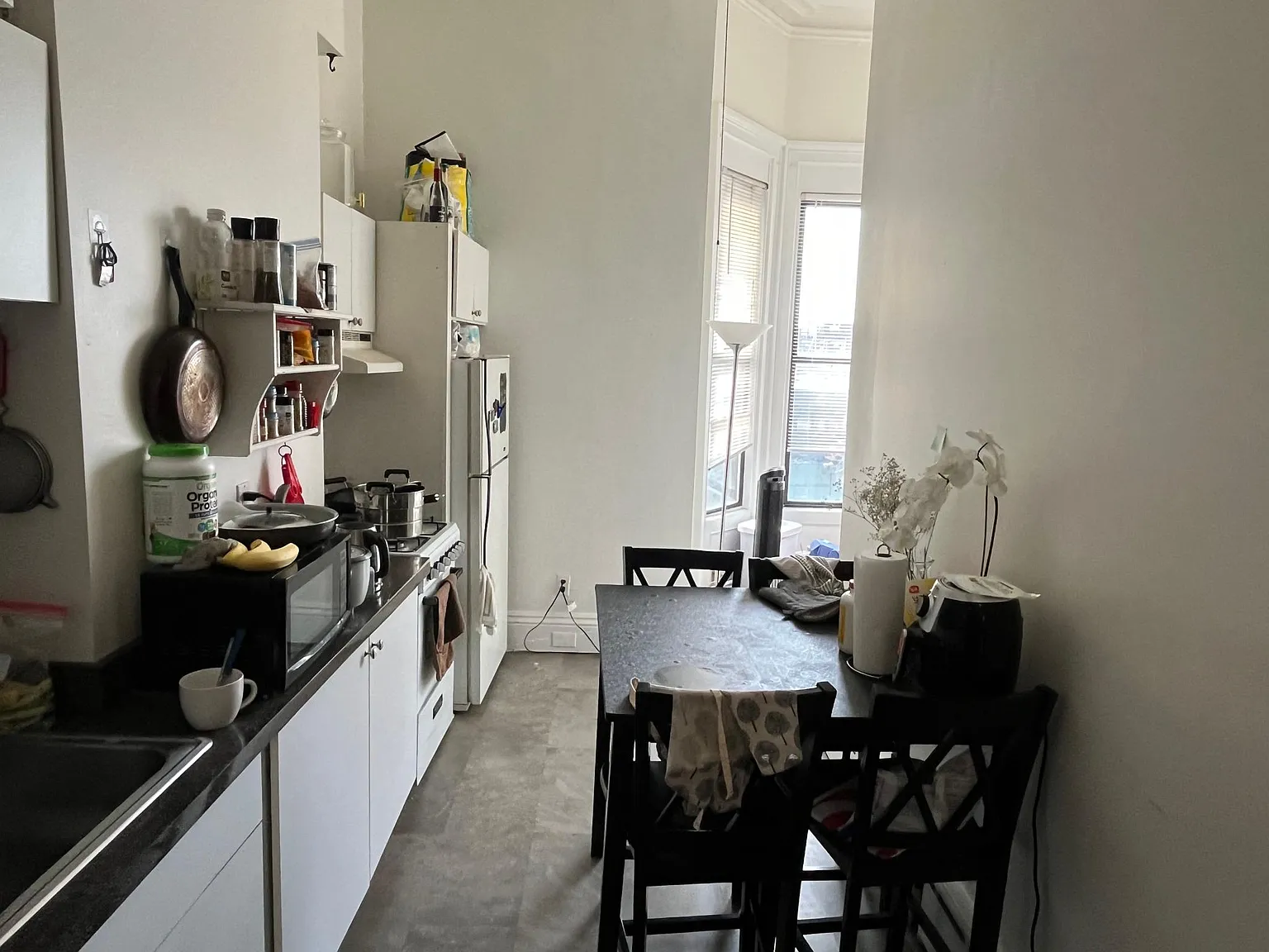 2 bed, 800 sqft, $3,200 — Photo 2