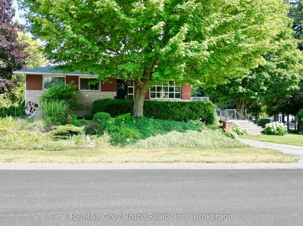 2 Webster St, Northern Bruce Peninsula, ON N0H 1W0