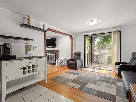 5th image of 10 Perley Ave