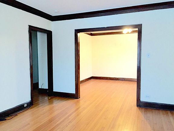 2nd image of 3826 N Janssen Ave