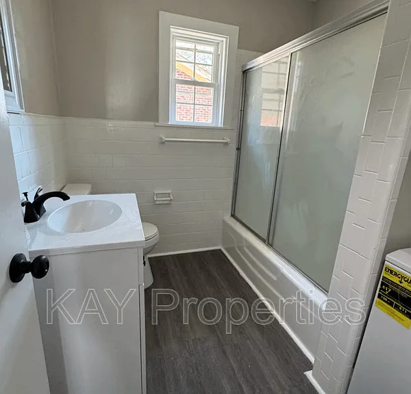 1200 E Holly St — Photo 10