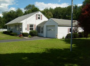 10 Fletcher Pl, West Sand Lake, NY 12196