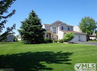 8676 Suntree Dr, Zeeland, MI 49464
