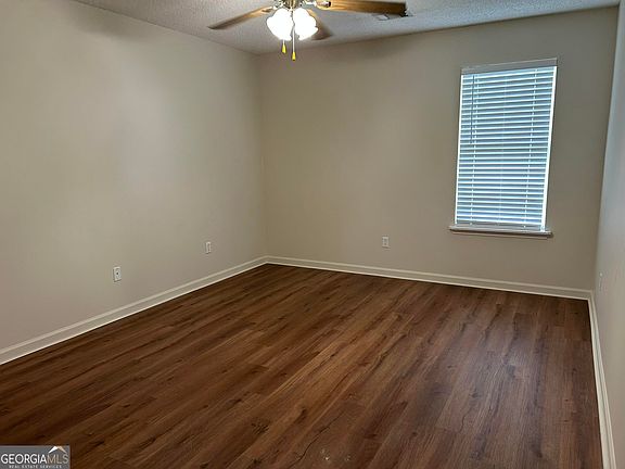 4th image of 111 Mockingbird Dr