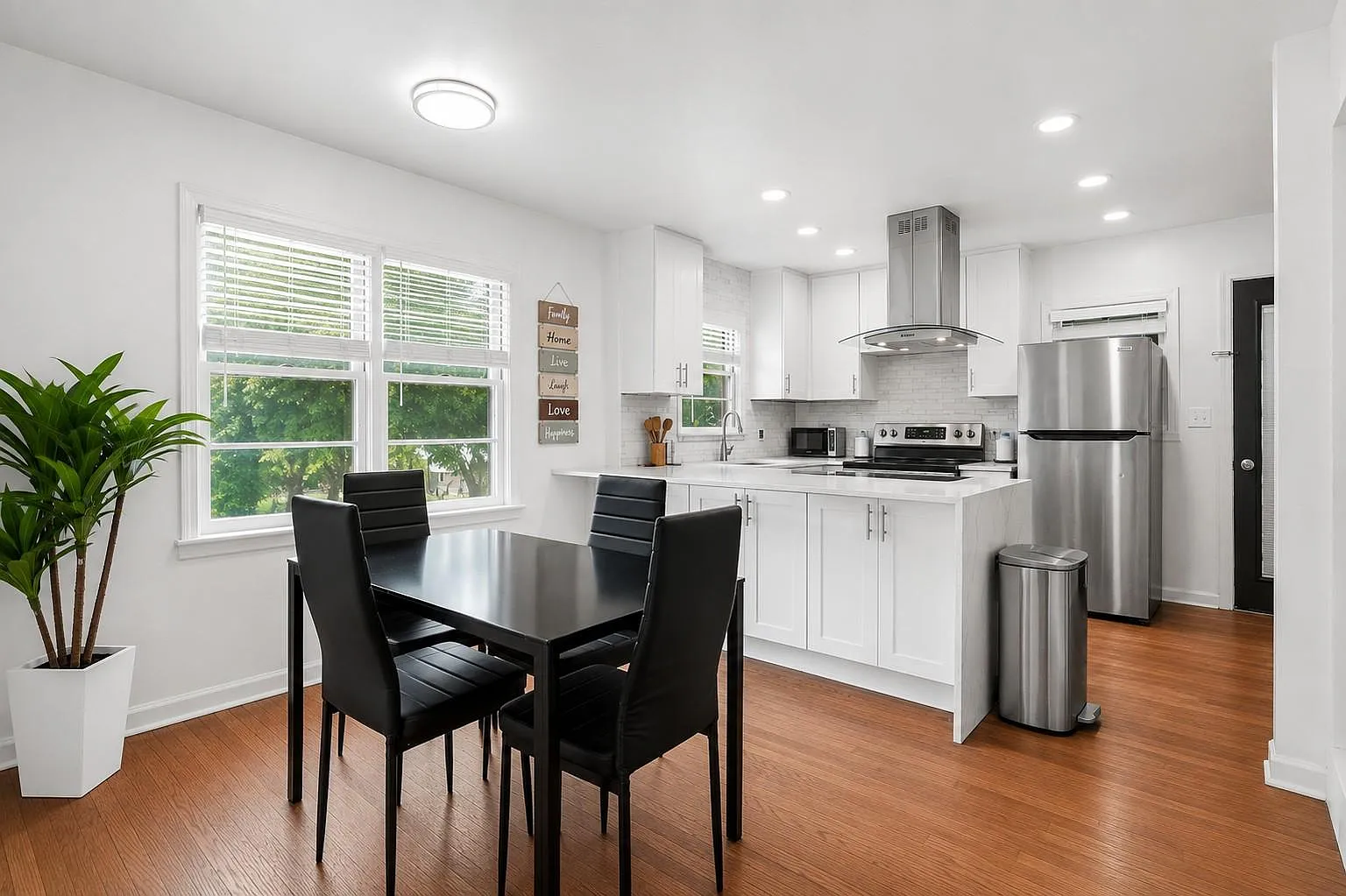 4 bed, 7.0 bath, 2105 sqft, $1,087 — Photo 4