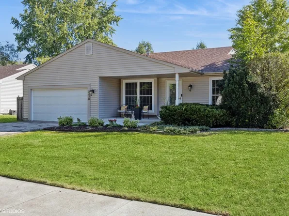 2330 Weatherford Ln, Naperville, IL 60565