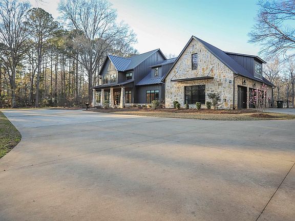 2nd image of 615 E Kentucky Ave