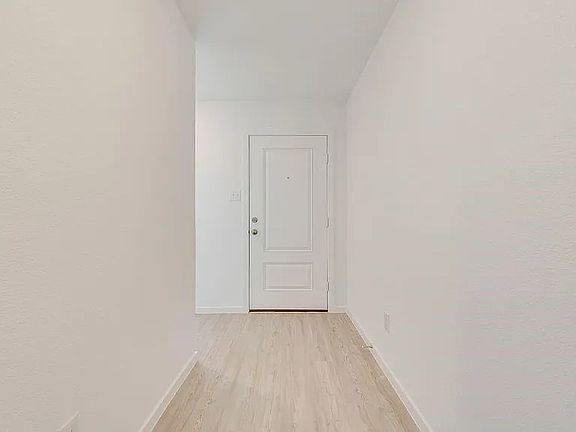 4th image of 1409 Merlin Bluff St