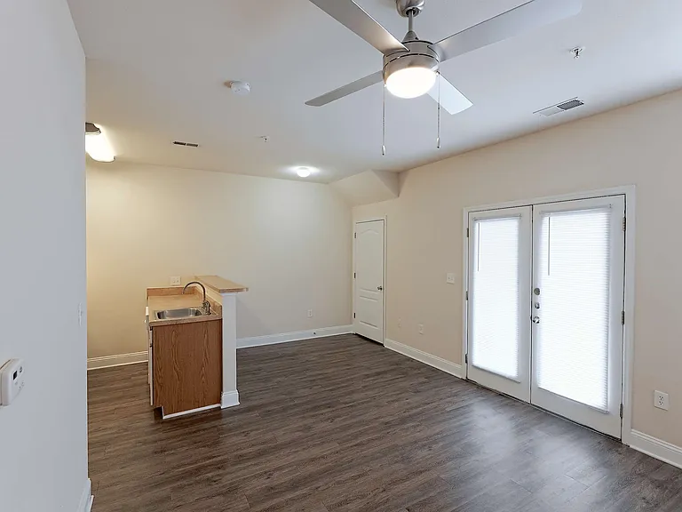 Ashbury Square Apartments — Photo 45
