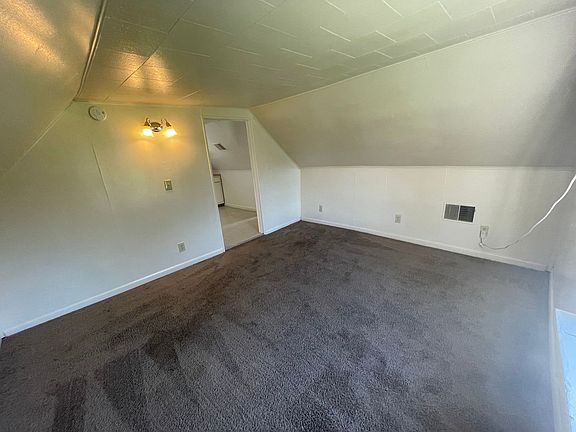 3rd image of 954 S 24th St #1/2