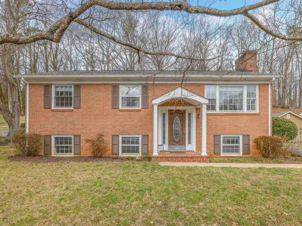 2417 Commonwealth Dr, Charlottesville, VA 22901