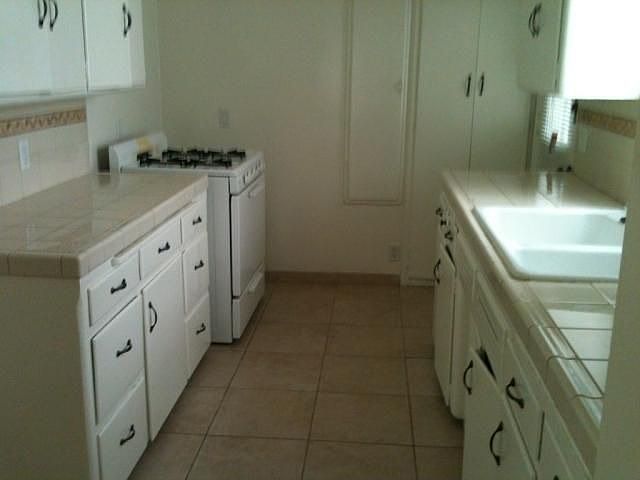 2nd image of 1071 E Carson St