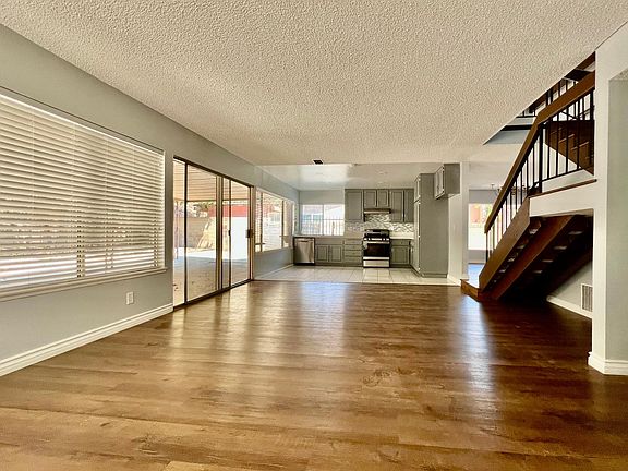 3rd image of 2741 Greenleaf Dr