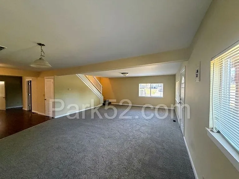 5502 27th St NE — Photo 3
