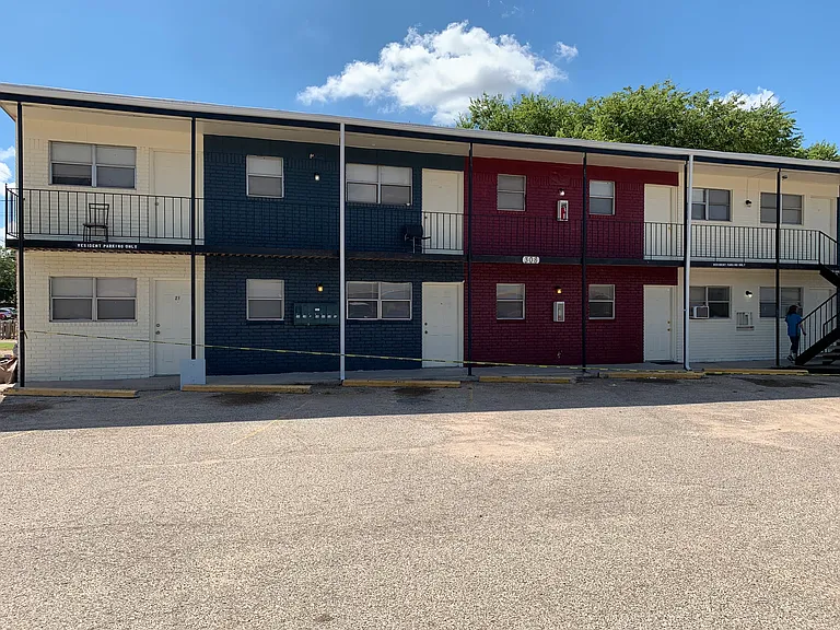 Townshires Apartments — Photo 11