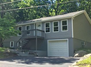 813 Sioux Dr, East Stroudsburg, PA 18302