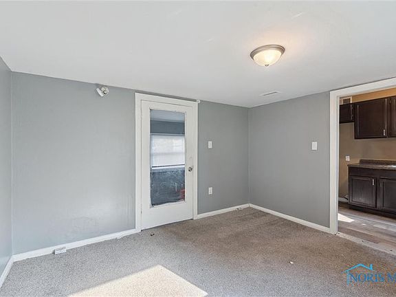 3rd image of 3515 Wersell Ave
