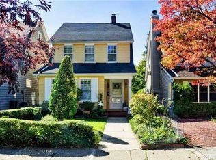 4138 248th St, Flushing, NY 11363