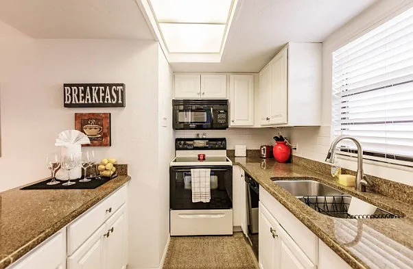 2 bed, 864 sqft, $10,350 — Photo 4
