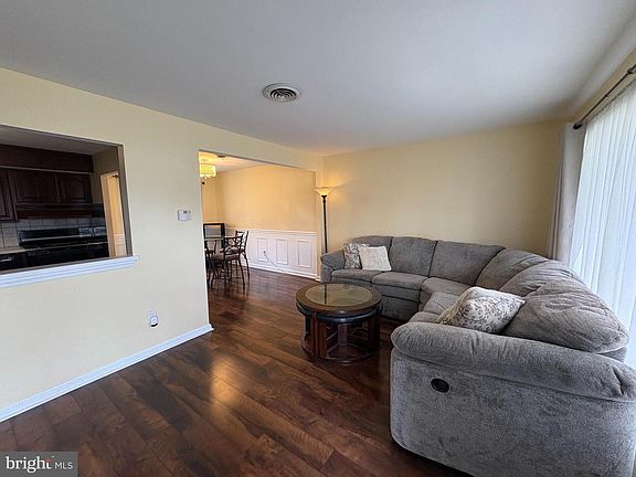 2nd image of 75 Winding Way