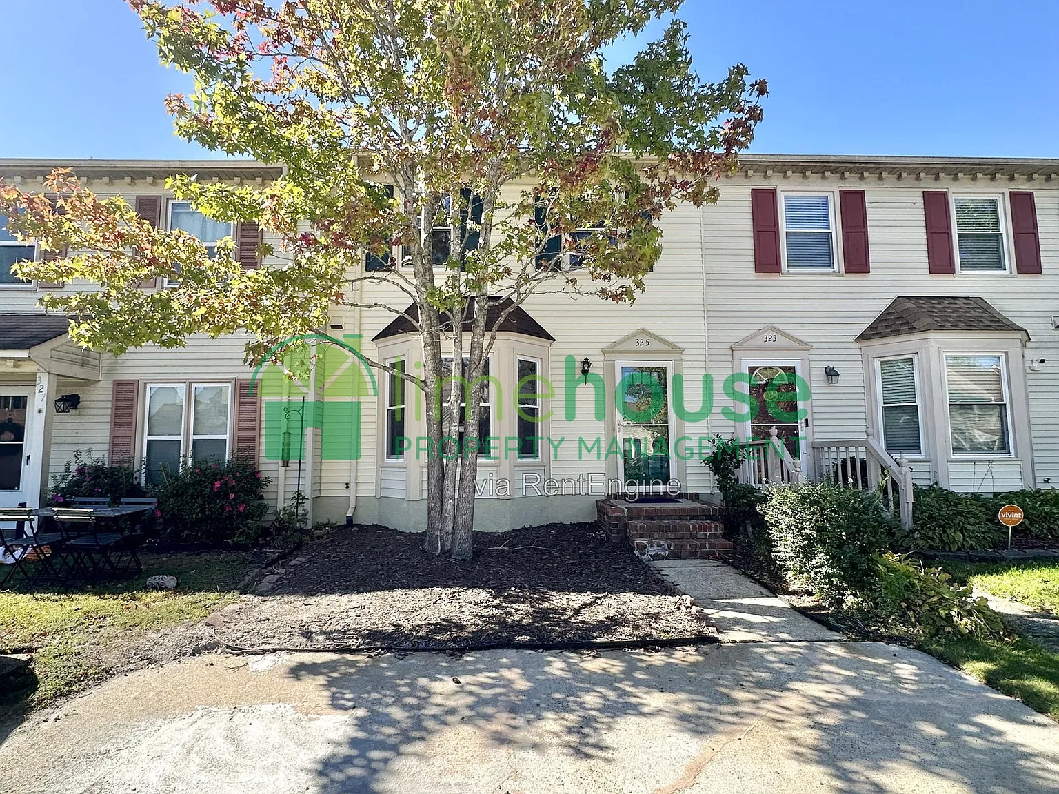 3 bed, 2.5 bath, 1614 sqft, $2,100 — Photo 2