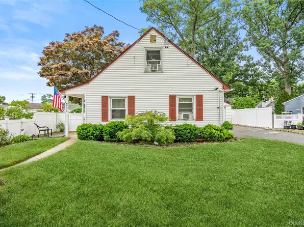 633 Robin Court, West Hempstead, NY 11552