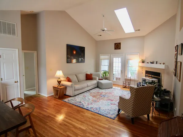 305 Berryhill Dr, Carrboro, NC 27510