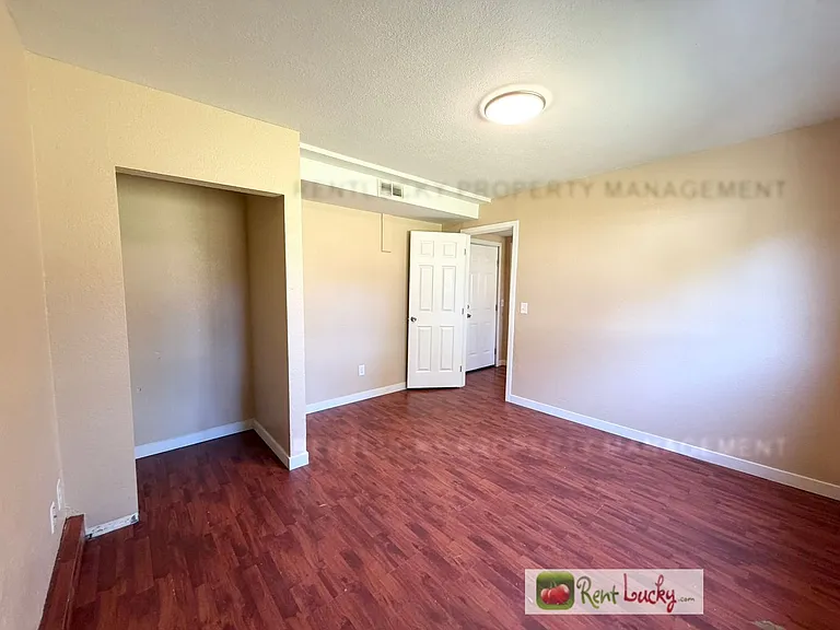 2516 S 284th St — Photo 32