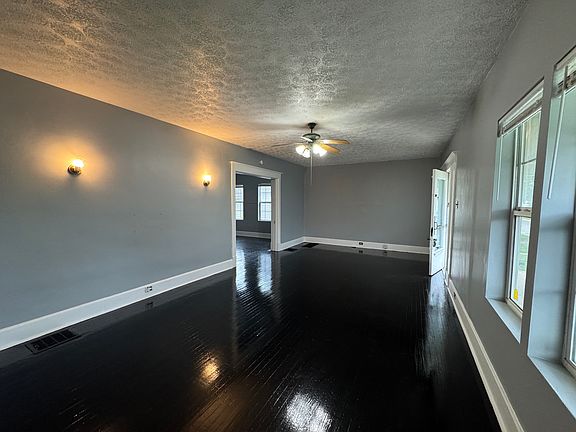 5th image of 625 N Oakland Ave