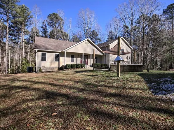 7056 Hunters Pointe Dr, Gloucester, VA 23061