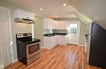 5th image of 32 Roundy St APT 2