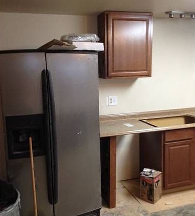 Stainless Fridge with Ice